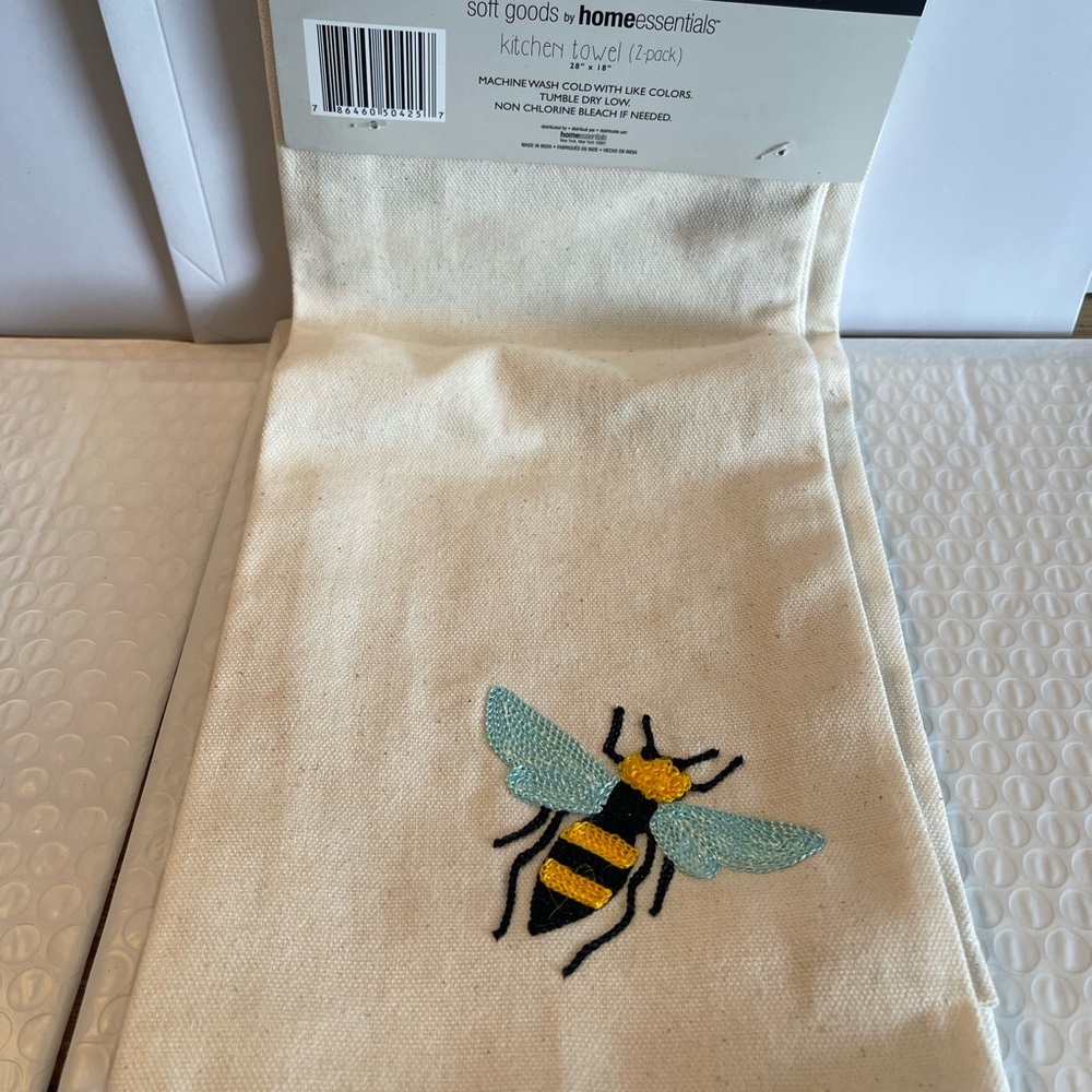 2-pk Cream Kitchen Towel with Bee  and Bear Design